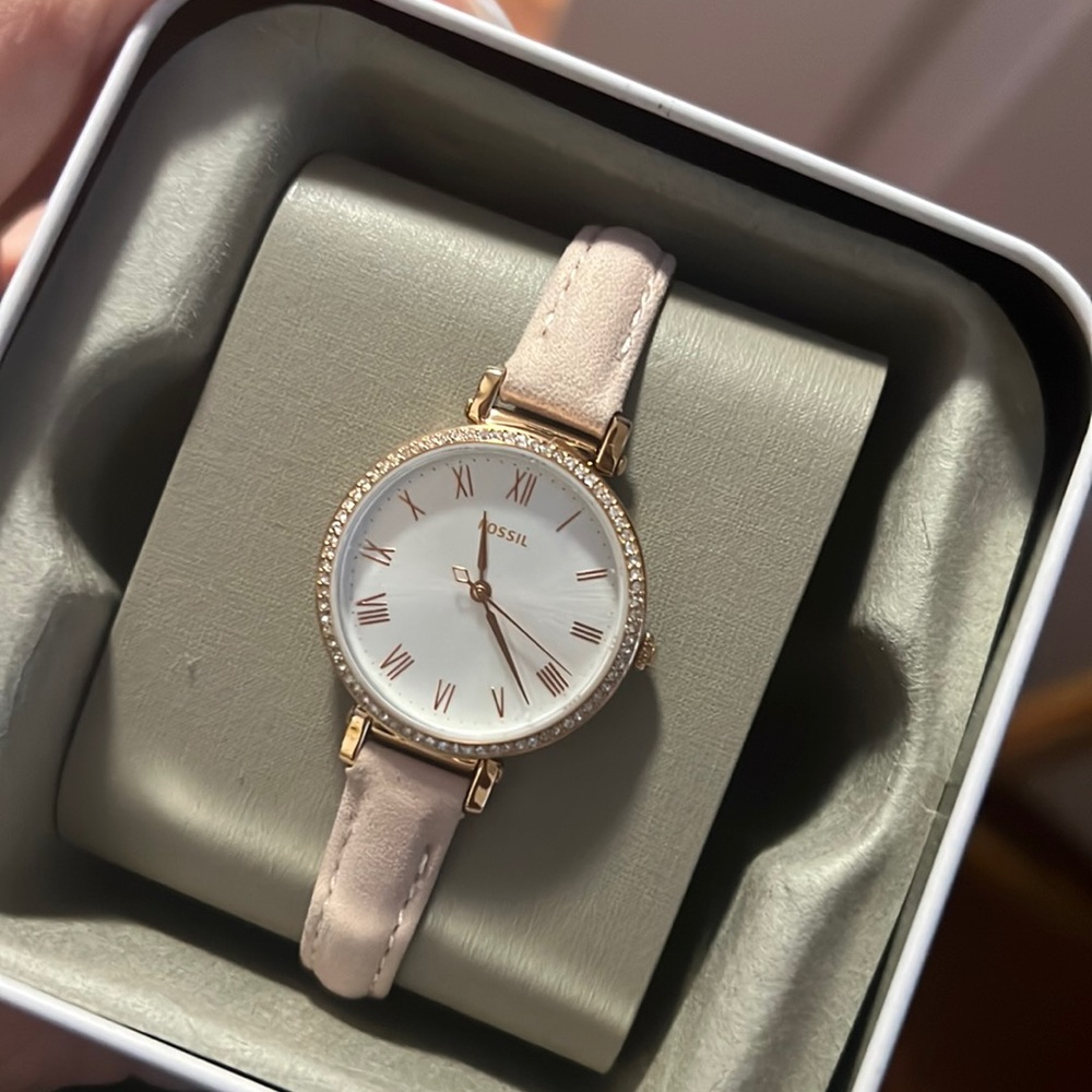 Beautiful fossil pink watch